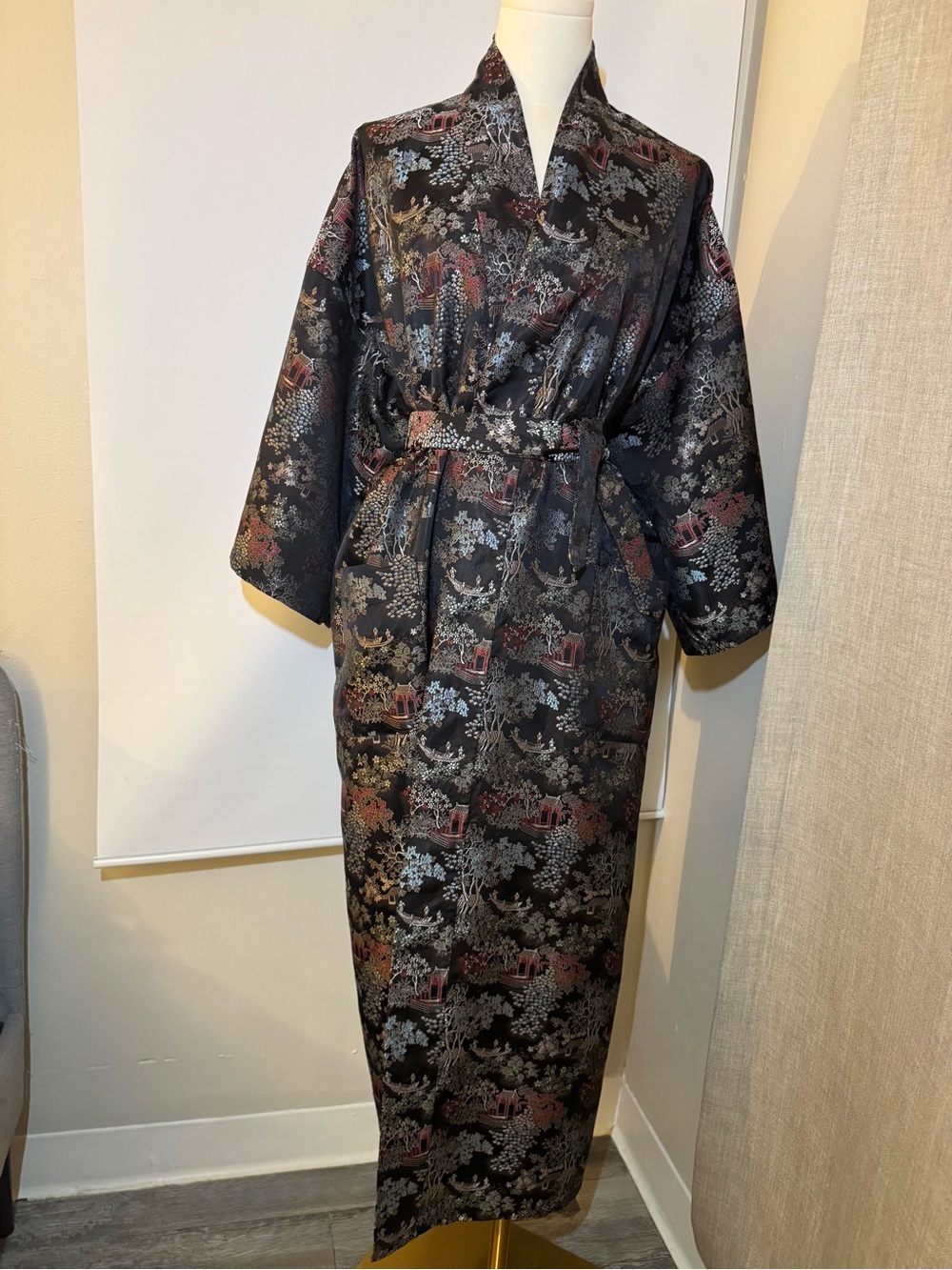 Vintage Dun Huang Rayon Kimono Robe Size L Made in China